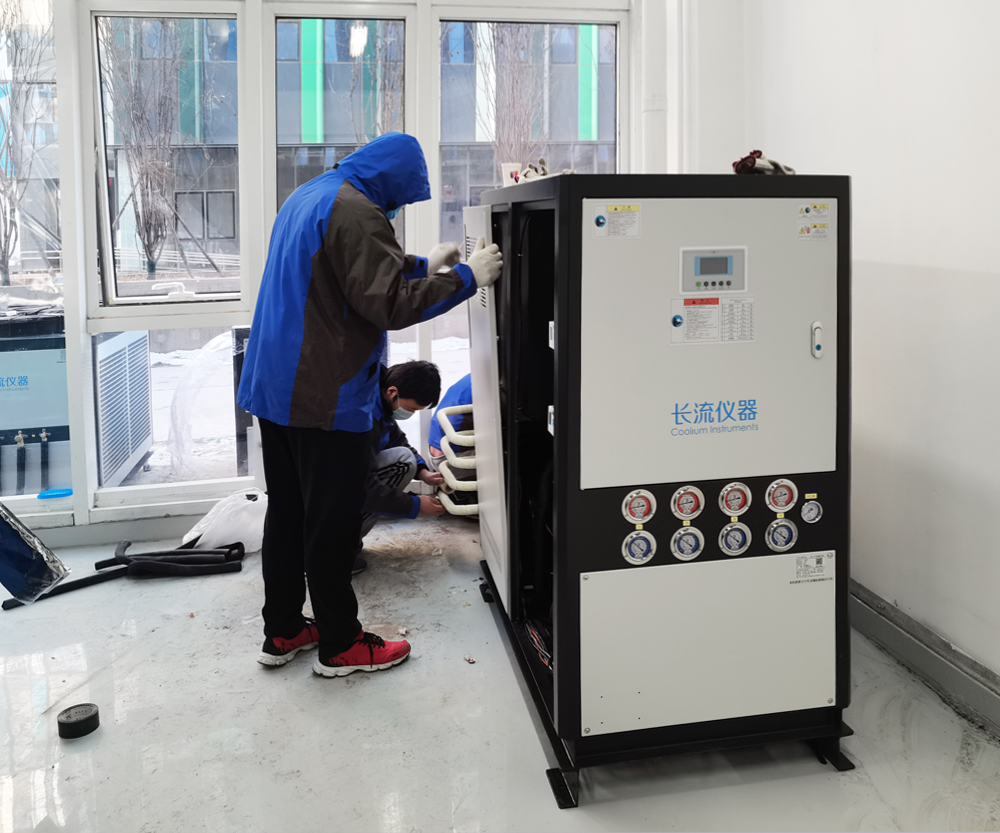 工業(yè)冷水機現(xiàn)場安裝.jpg 工業(yè)冷水機現(xiàn)場安裝.jpg
