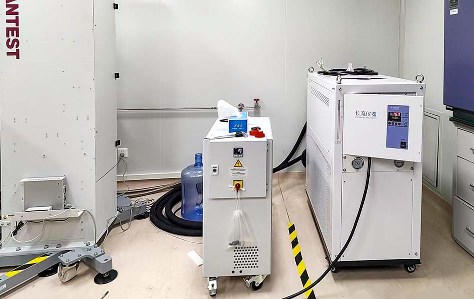 分體式冷水機(jī).jpg 分體式冷水機(jī).jpg