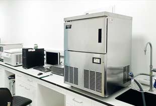 雪花制冰機在實驗室中的專業(yè)應用及其顯著優(yōu)勢
